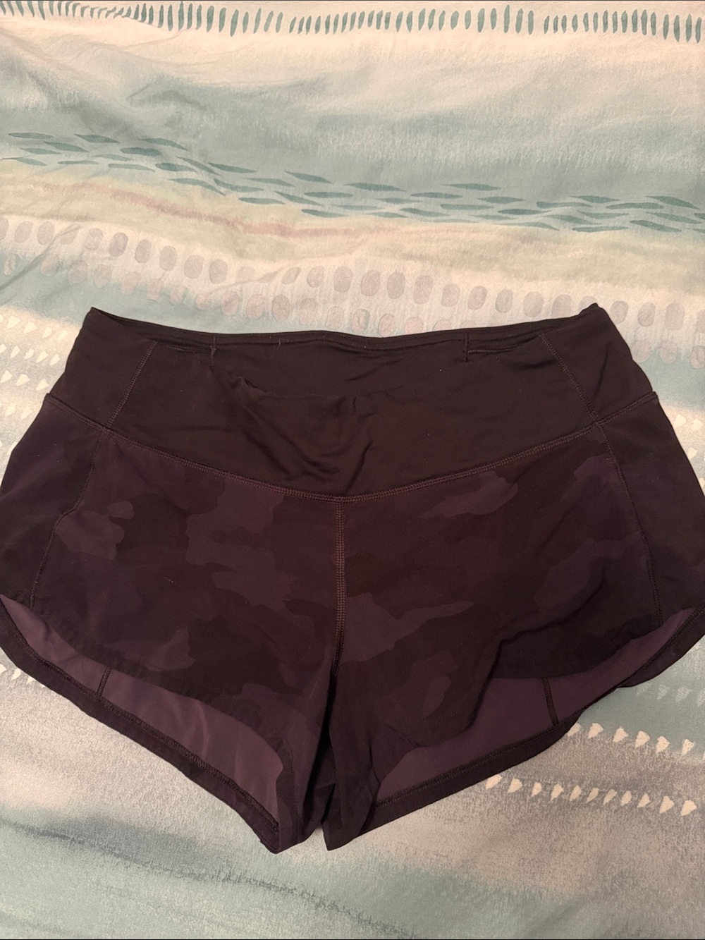 lululemon athletica Black Camouflage Athletic Shorts Speed Up low rise sz 6